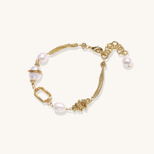 Between Moments Pearl Bracelet