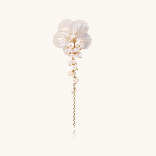 Gentle Support Pearl Flower Brooch
