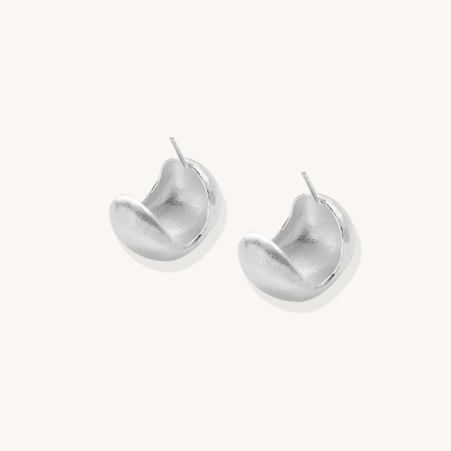 Soft Reflection Hug Earrings